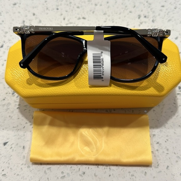 Swarovski Crystal Embellished Sunglasses Designer Eyewear Fashion Accessory - Picture 2 of 4